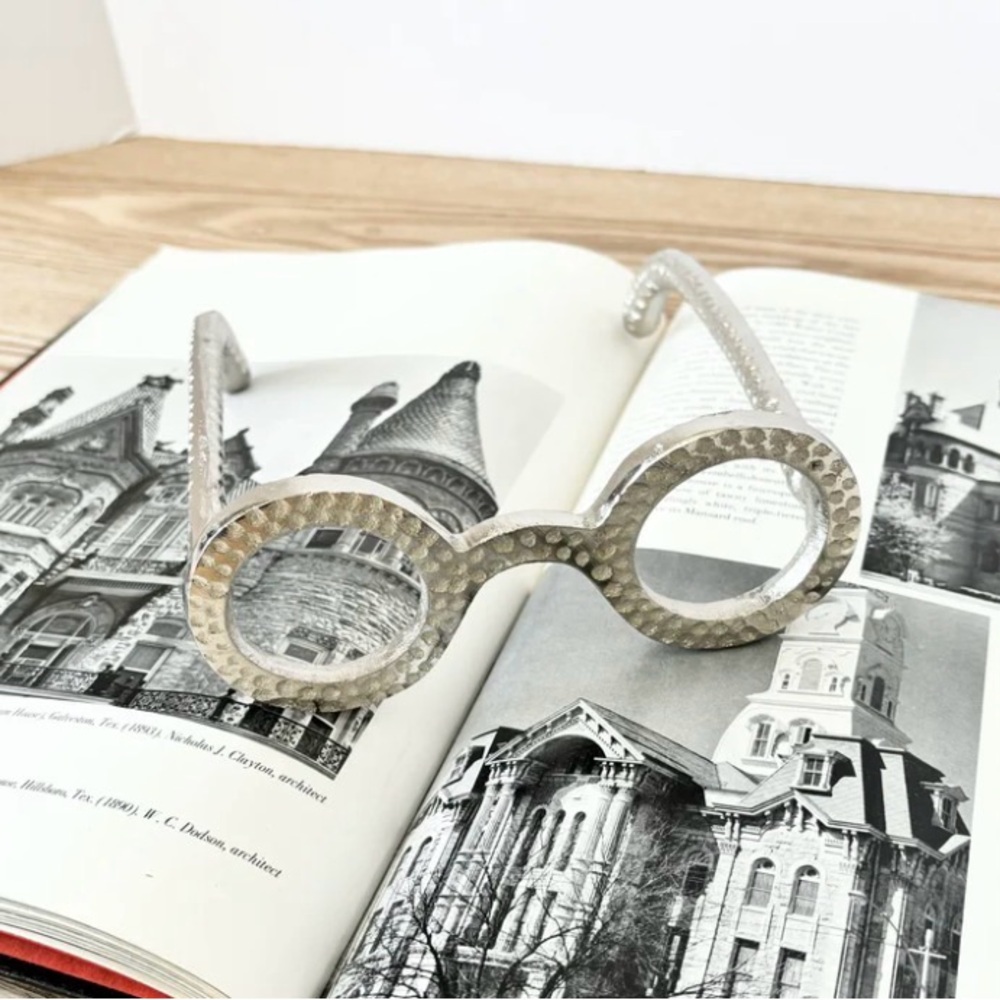 Round Hammered Metal  - Silver Jumbo Frame
